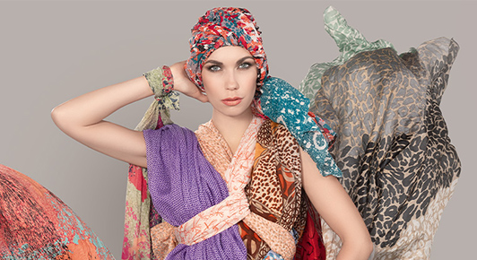 La collection Ellen Wille présente 36 modèles de turbans et casquettes très lookés
